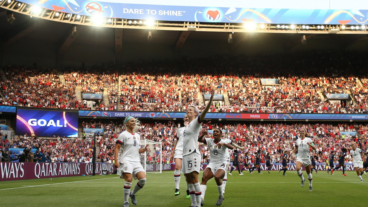 Megan Rapinoe scores a brace to lead the USWNT over France 2-1