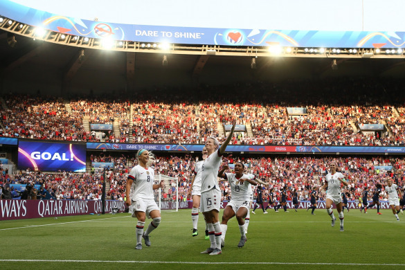 Megan Rapinoe scores a brace to lead the USWNT over France 2-1