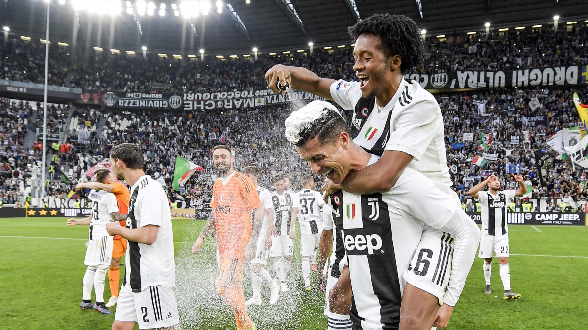 Juventus wins record-setting 8th consecutive title / Ronaldo becomes first player to win top flight in 3 leagues
