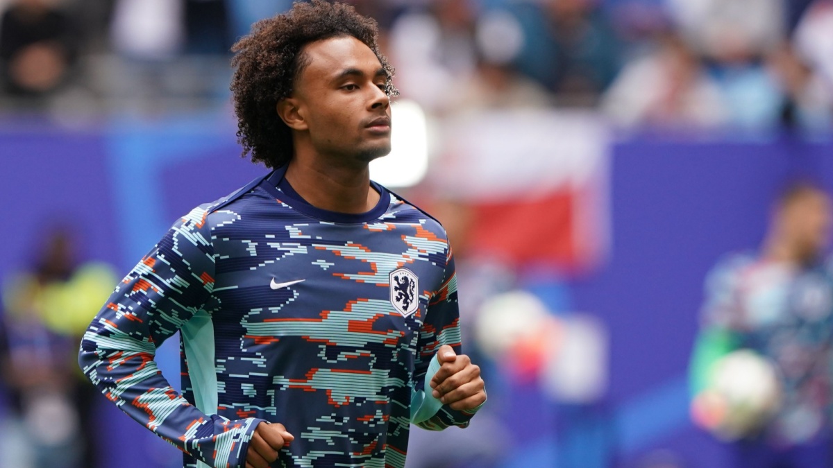 Joshua Zirkzee becomes the target of fan fury at Old Trafford