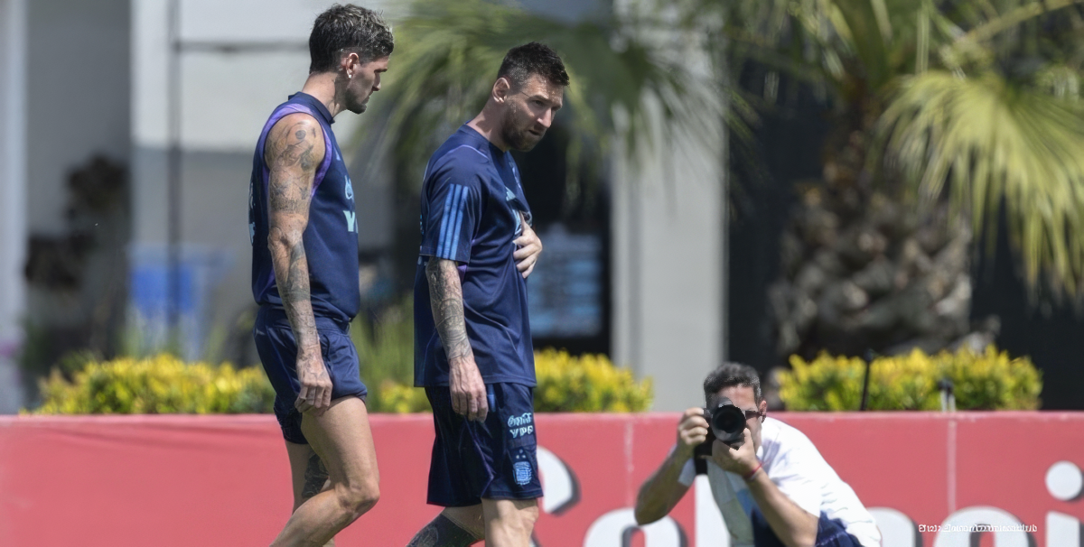 Messi practicing, to start Argentina Peru