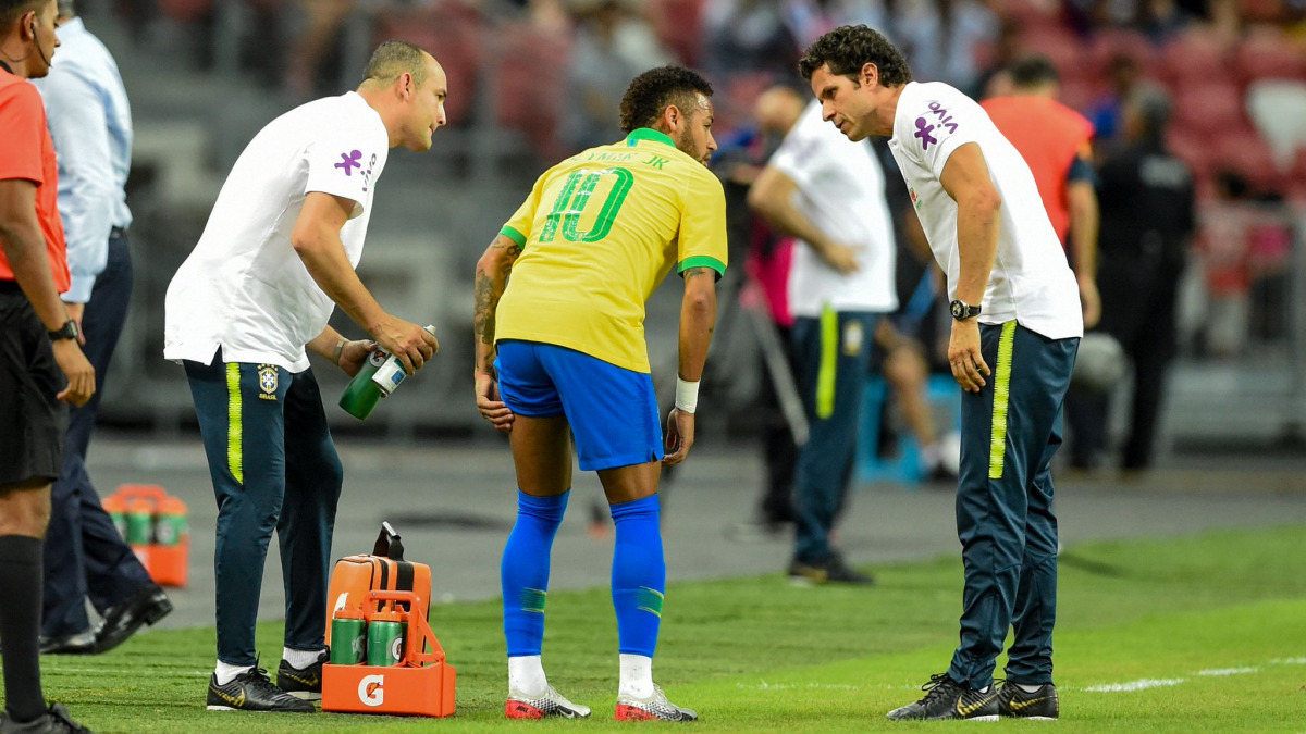 Neymar out for four weeks with a hamstring injury