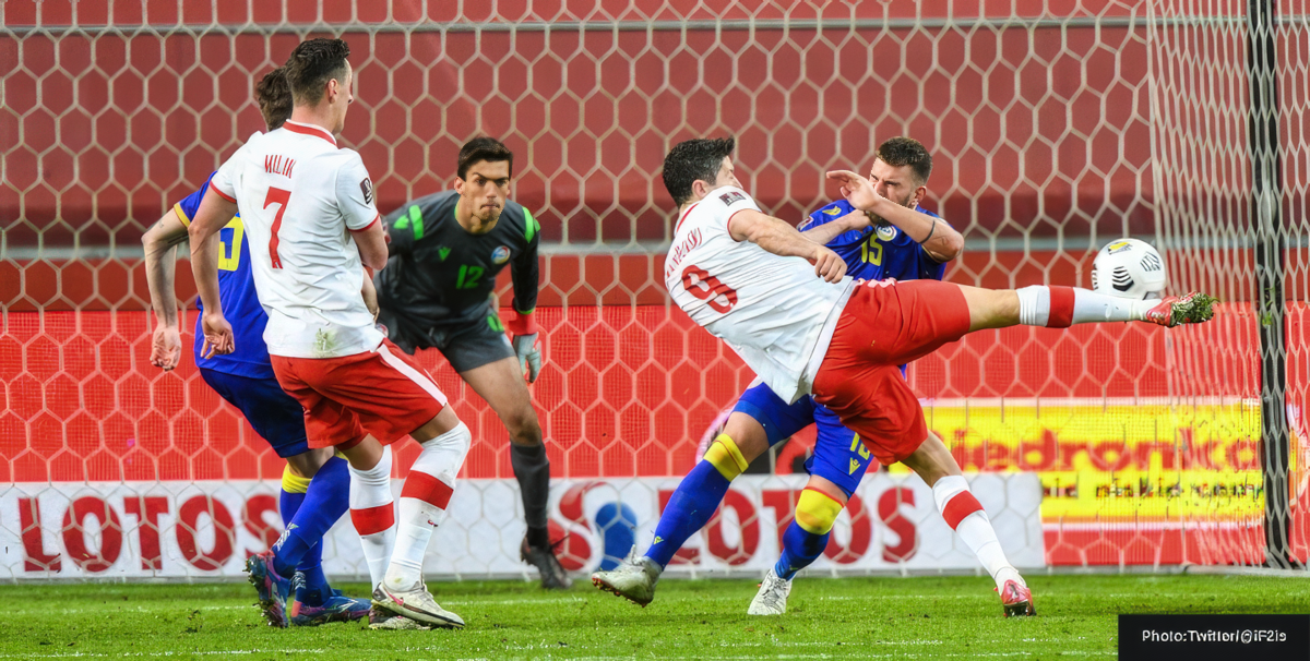 Robert Lewandowski set to miss four weeks after suffering knee injury against Andorra