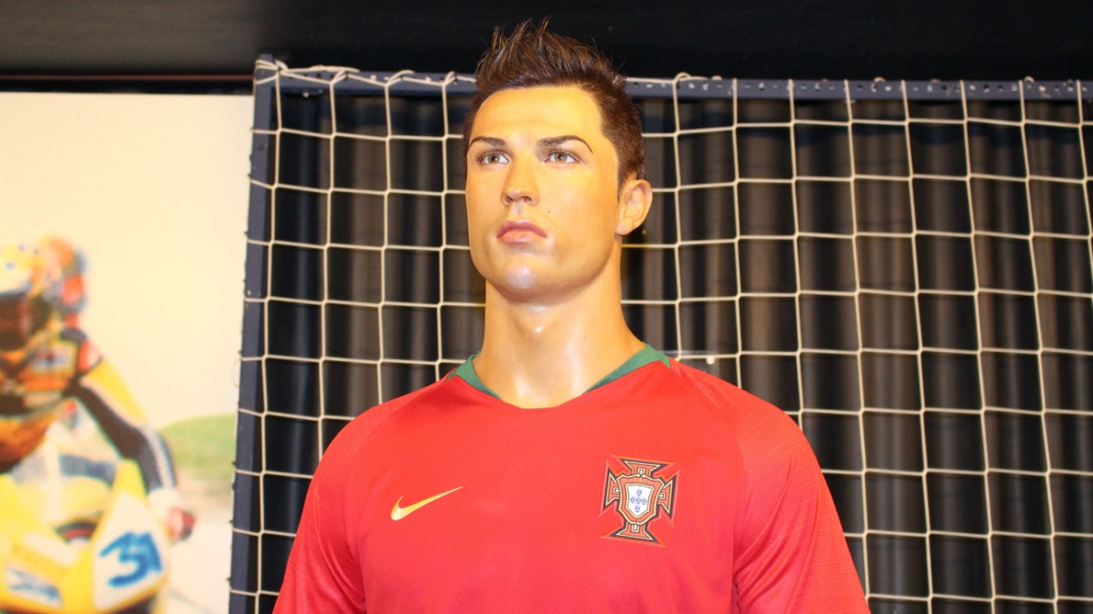 The early-morning kisses on Cristiano Ronaldo’s wax figure at Madame Tussauds