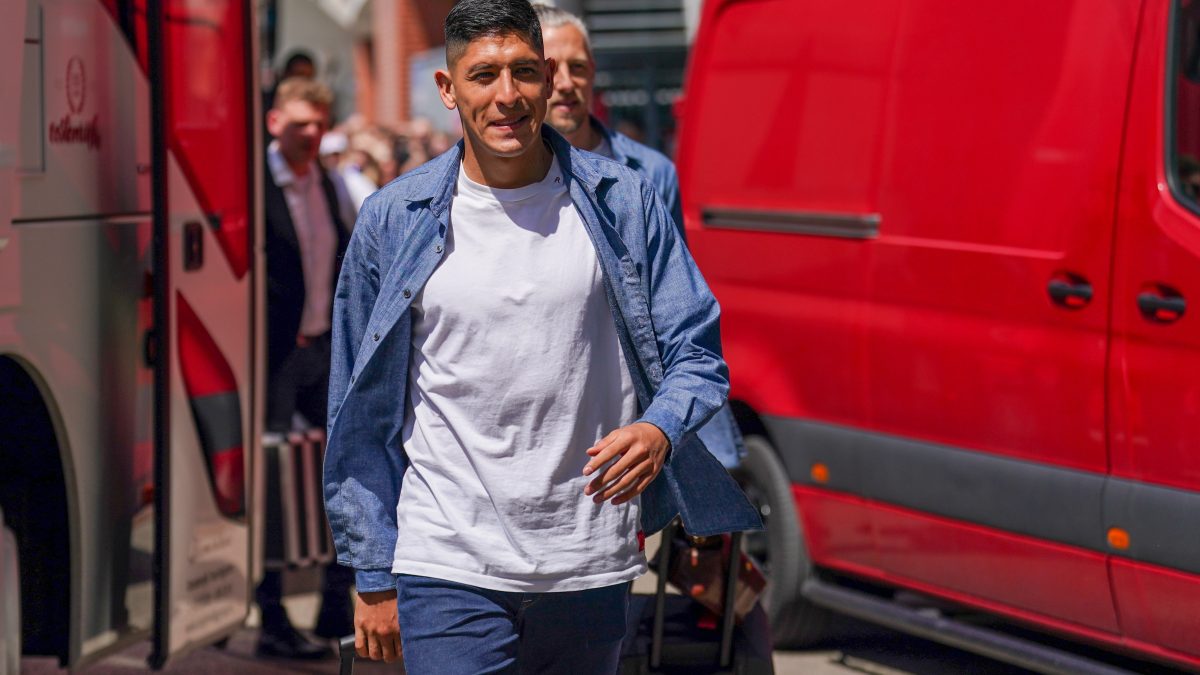 Fenerbahçe open talks for Edson Álvarez as Mourinho pushes deal