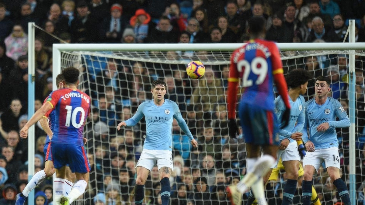 Andros Townsend wins Premier League Goal of the Year for screamer against Man City