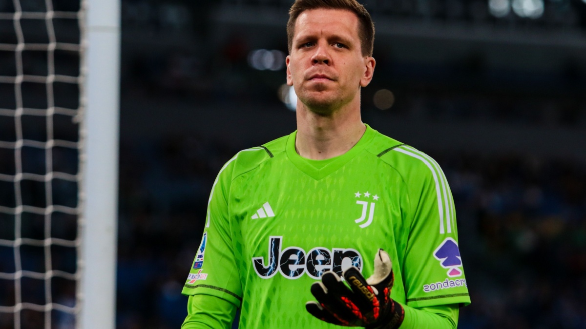 Lewandowski lures Szczesny out of retirement as Barcelona’s new No. 1