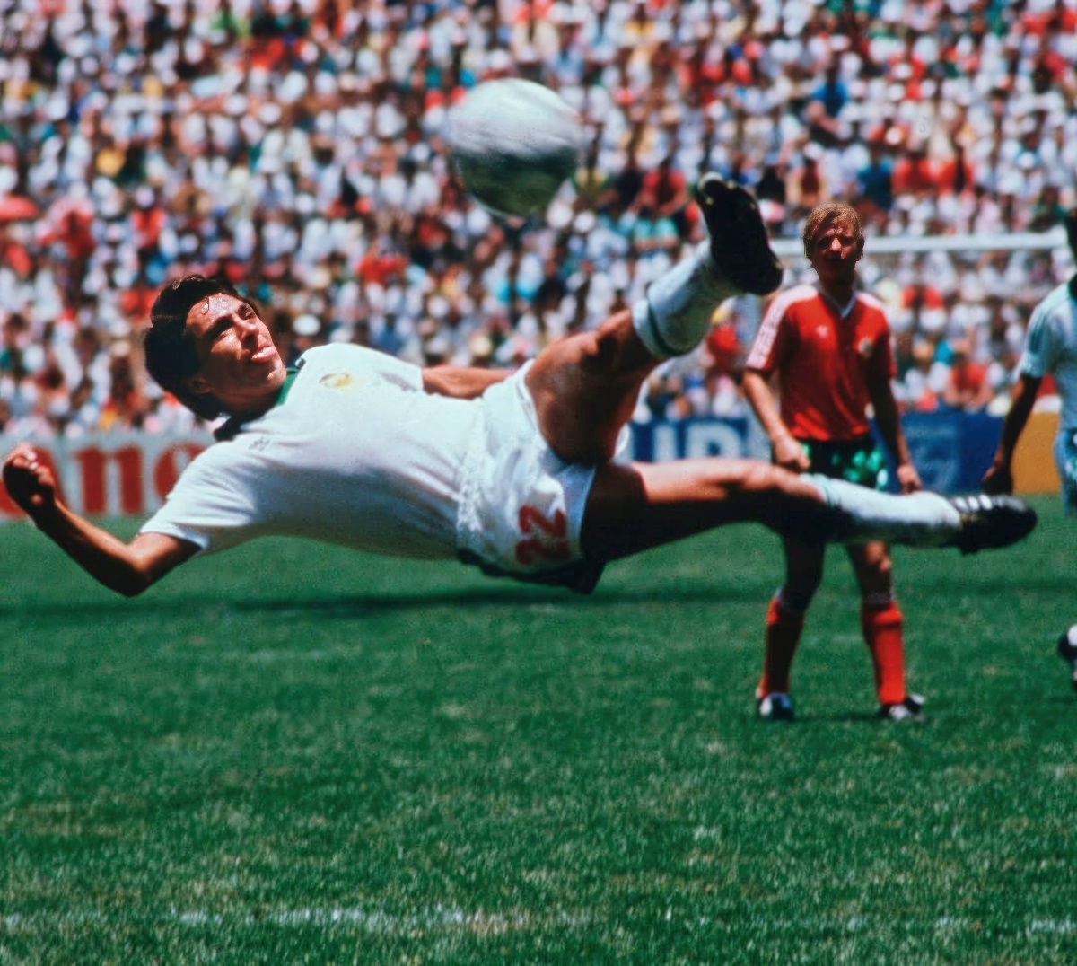 11 Best Bicycle Kicks of All Time