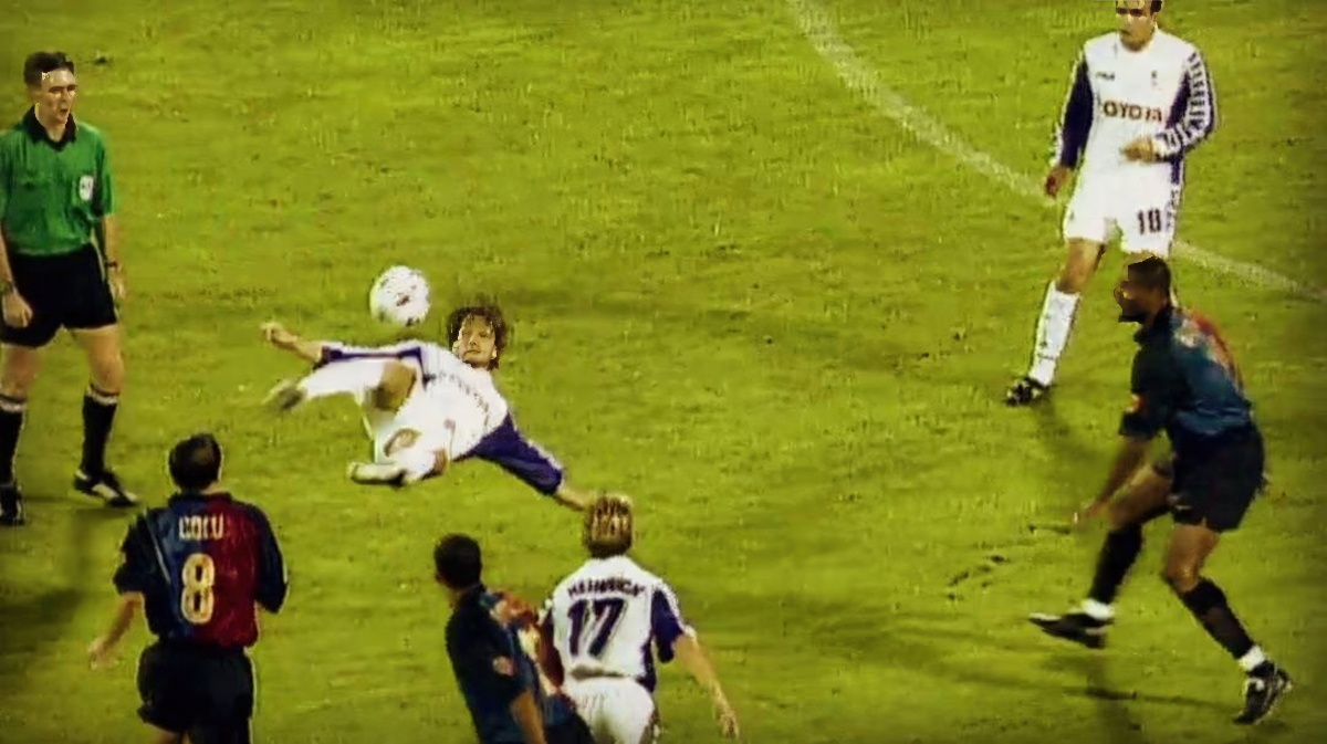 11 Best Bicycle Kicks of All Time