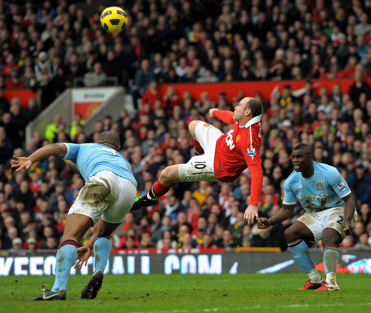 11 Best Bicycle Kicks of All Time