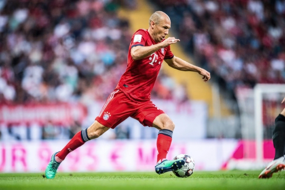Best midfielders of the 2010s